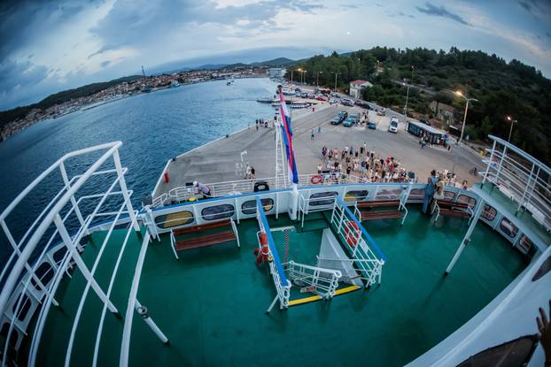 Split: Atmosfera na trajektu koji vozi na koncert Trag u beskraju