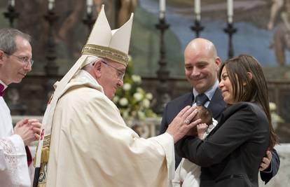 Papa krstio dijete nevjenčanih roditelja u Sikstinskoj kapeli