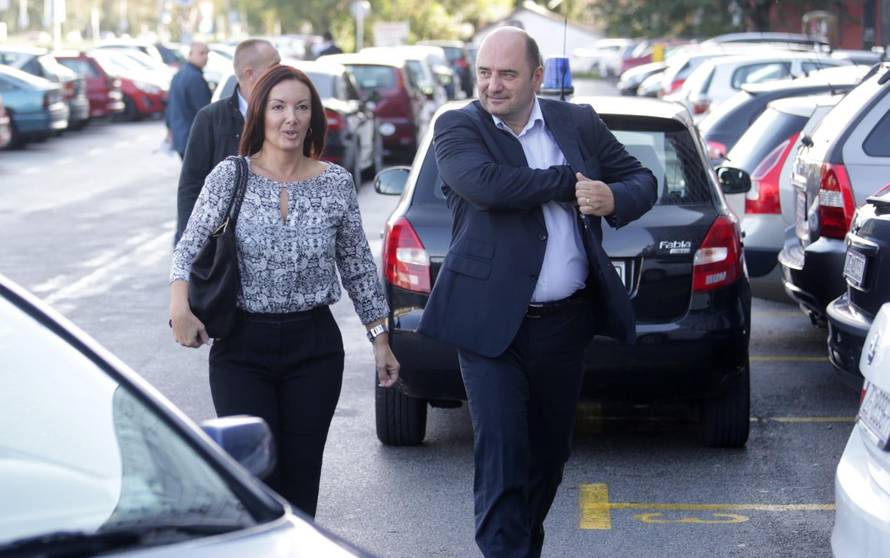 Brkić osumnjičen u aferi SMS: Presretao poštu bivše žene?