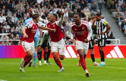 VIDEO Stoper donio Arsenalu pobjedu duboko u nadoknadi