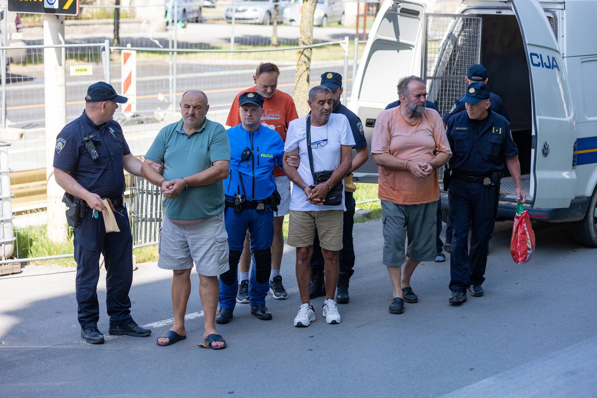 Osijek: Privođenje petorice uhićenih za ratni zločin sucu istrage na Županijskom sudu