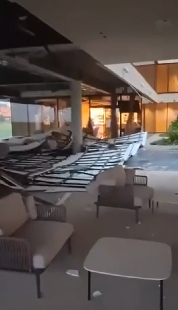 GALERIJA Oluja razorila terasu, rušila stabla, ceste pod vodom. I u petak su moguća nevremena