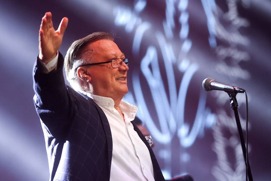 Ovako je Halid Bešlić pričao dok je smještao unesrećene u hotel: Pokažimo svi da smo još dobri