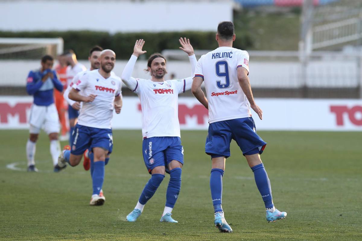Čudesna predstava Hajduka! S četiri prekrasna gola rastavio Lokomotivu pa preskočio Rijeku