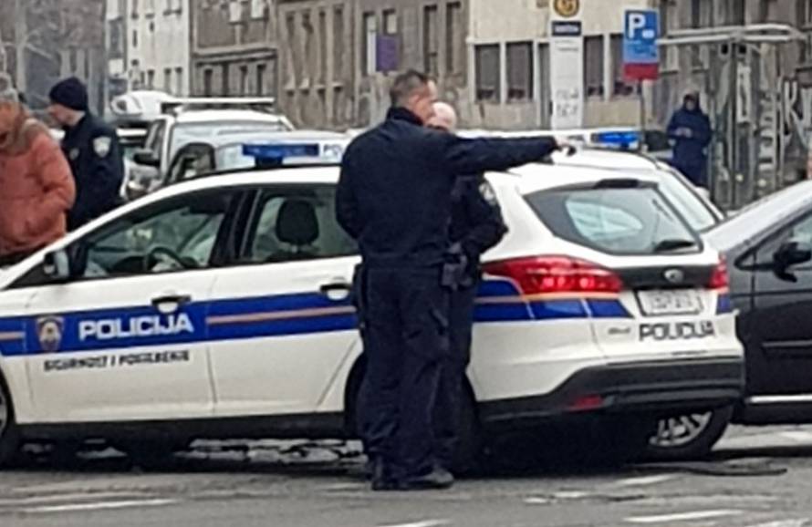 Krš i lom u središtu Zagreba: Sudarili se s policijskim autom