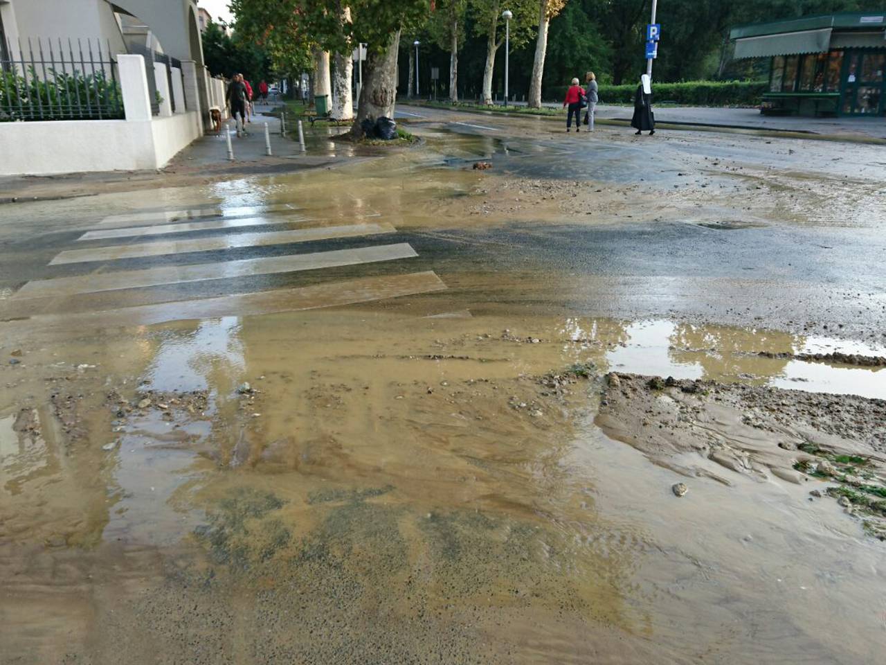 Bukovačka je bila pod vodom: Upao u rupu i skoro se utopio