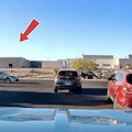 VIDEO Majku i dvoje djece na zebri u SAD-u skoro 'pokosio' auto: &Zcaron;ivote im spasio cestar