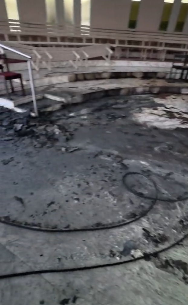 FOTO Pogledajte kako je vandal zapalio oltar i uništio kipove Gospe u Međugorju...