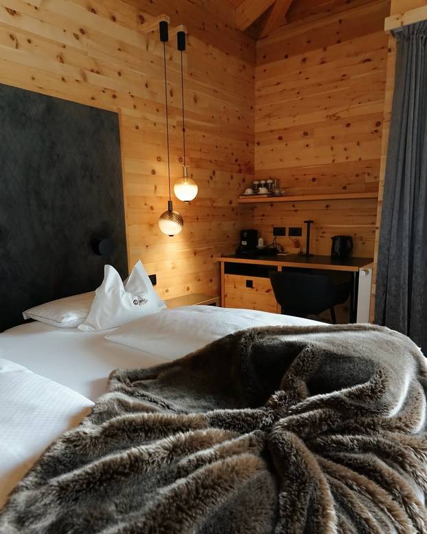 FOTO Ovo je najljepši bazen na Alpama: Topao je, proziran i ima pogled na Dolomite