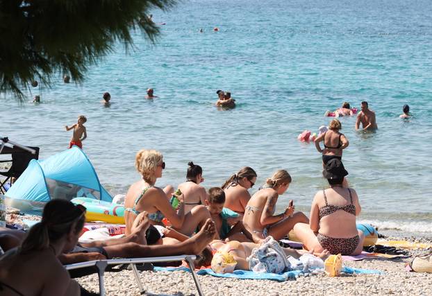 Vodi?ke plaže prepune kupa?a