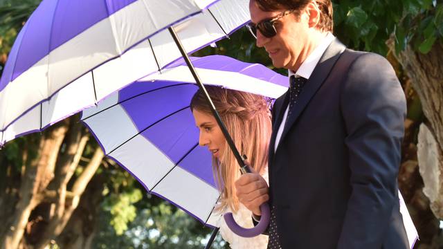 Celebrity trend: S kišobranom odvest ću te na naše vjenčanje