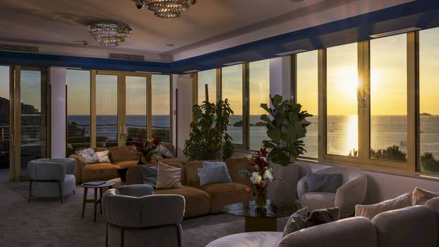 FOTO Hotel u Dubrovniku ima koktel bar u stijeni nad morem!