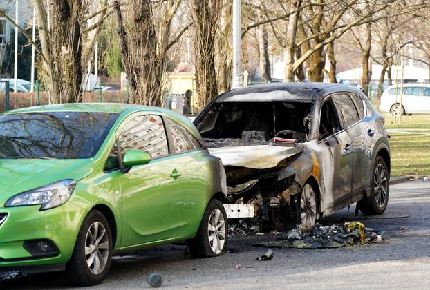 Zagreb: U Sigetu se zapalio kontejner, požar zahvatio dva automobila