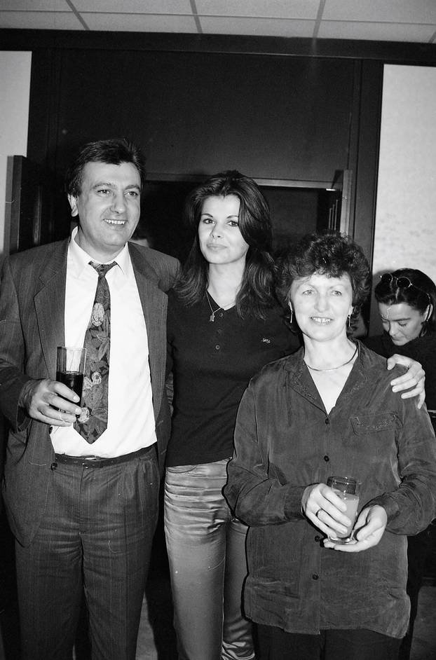 Zagreb: Povratak Anice Kovač s izbora za Miss svijeta gdje je okrunjena prvom pratiljom, 20.11.1995.