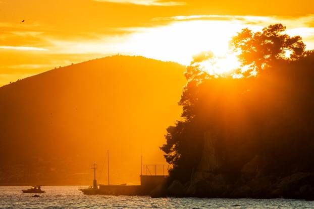 Split: Zalazak sunca iznad uvale Kašjuni