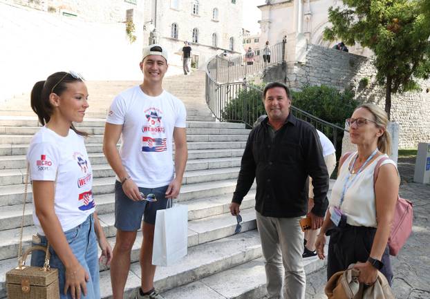 Američki bračni par Smith koji su proslavili hrvatski navijači posjetio Šibenik
