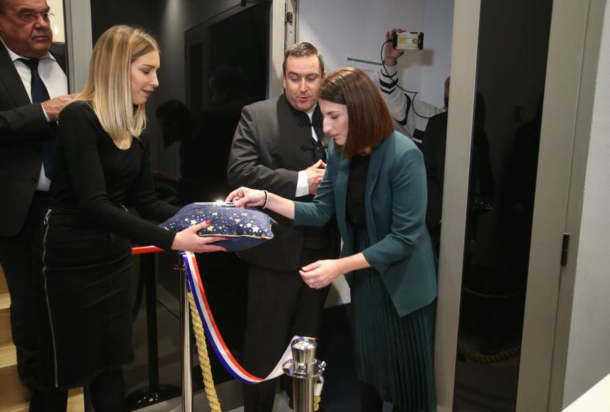 Split: Planetarij na Pomorskom fakultetu otvorila supruga nestalog kapetana Dine Miškića