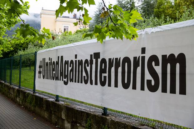 Mostar: Uz transparent #UnitedAgainstTerrorism osvanule zastave Izraela i Herceg Bosne