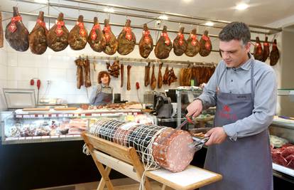 Šibenik: Salama duža od metra i teška 63 kg košta 4914 kuna