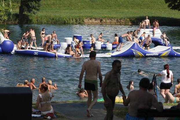Karlovac: Otvorena sezona kupanja na Foginovom kupalistu