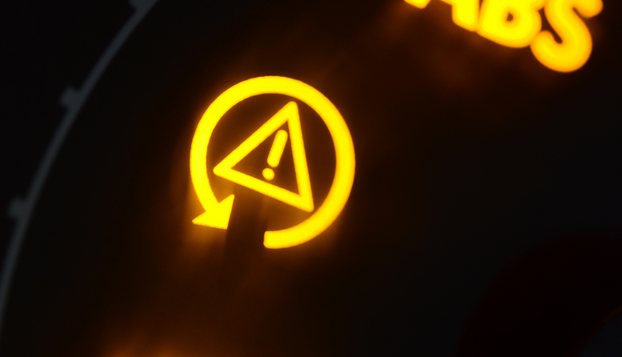 Znate li što znači ova lampica u autu? Na internetu se posvađali