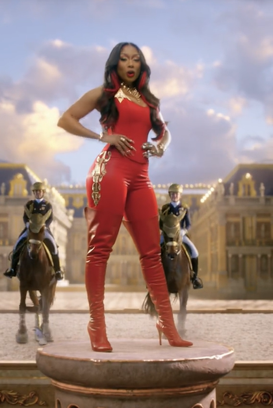 FOTO Megan Thee Stallion u potpuno prozirnoj haljini došla na reviju i pokazala atribute