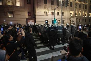Beograd: Policija upala u Rektorat, gra&dstrok;ani iza&scaron;li na ulice