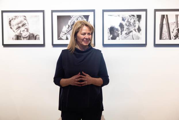 Osijek: Svečano otvorenje izložbe fotografija fotoreporterke Pixsella Emice Elveđi "Srce za Afriku"