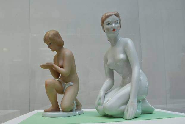 Krhka ljepota porculana: Divni komadi na izložbi u Sl. Brodu