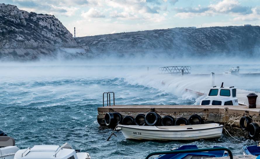 Jaka bura na Jadranu, moguća i kiša: Temperature idu do 16 °C