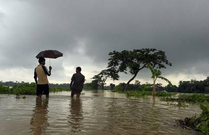 U poplavama na zapadu Indije poginulo je najmanje 27 ljudi