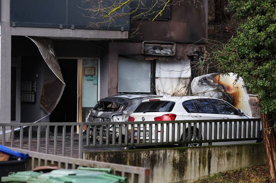 Zagreb: Požar automobila ispred stambene zgrade na Črnomercu