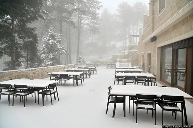 Na Biokovu pao novi snijeg