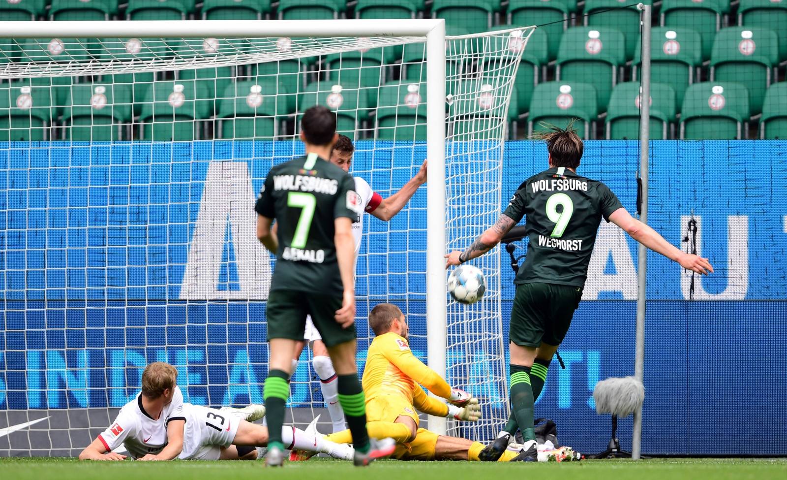 Bundesliga - VfL Wolfsburg v Eintracht Frankfurt