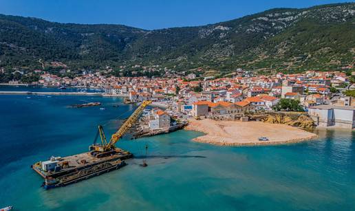 FOTO U Komiži se gradi ribarska luka: Vrijednost je 14 mil. eura