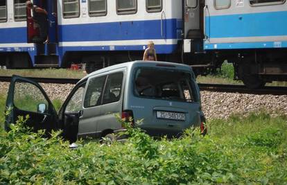Čudo: Žena i dijete lakše ozlijeđeni u naletu vlaka 