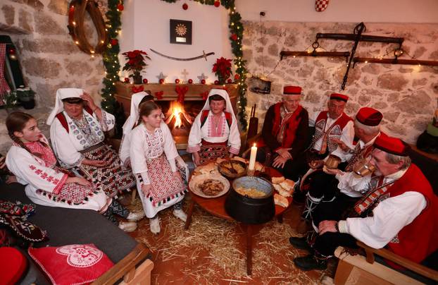 Blagdanski običaji na Badnjak i Božić na području Vrlike