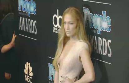 Jennifer Lopez sakrila slavnu guzu i otkrila seksi dekolte