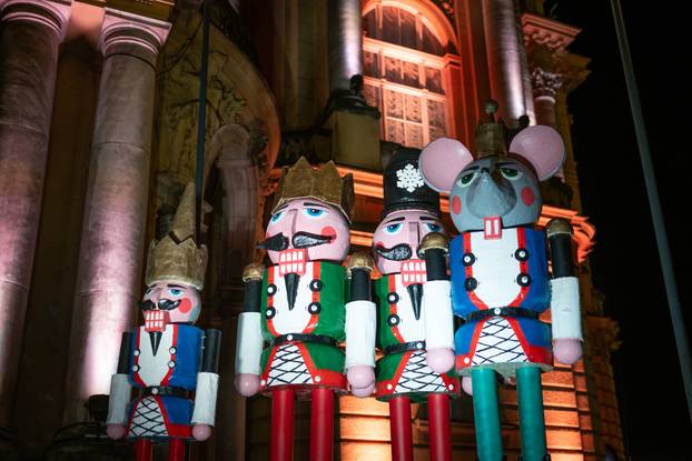 Zagreb: Prijenos baletne bajke Orašar ispred HNK