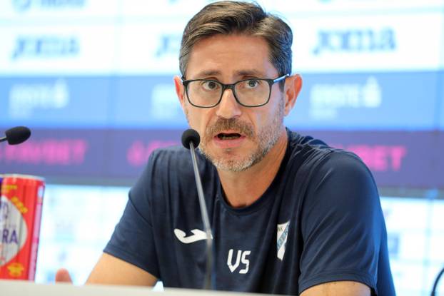 Rijeka: Trener Victor Sanchez i igrač Luka Menalo na konferenciji HNK Rijeka