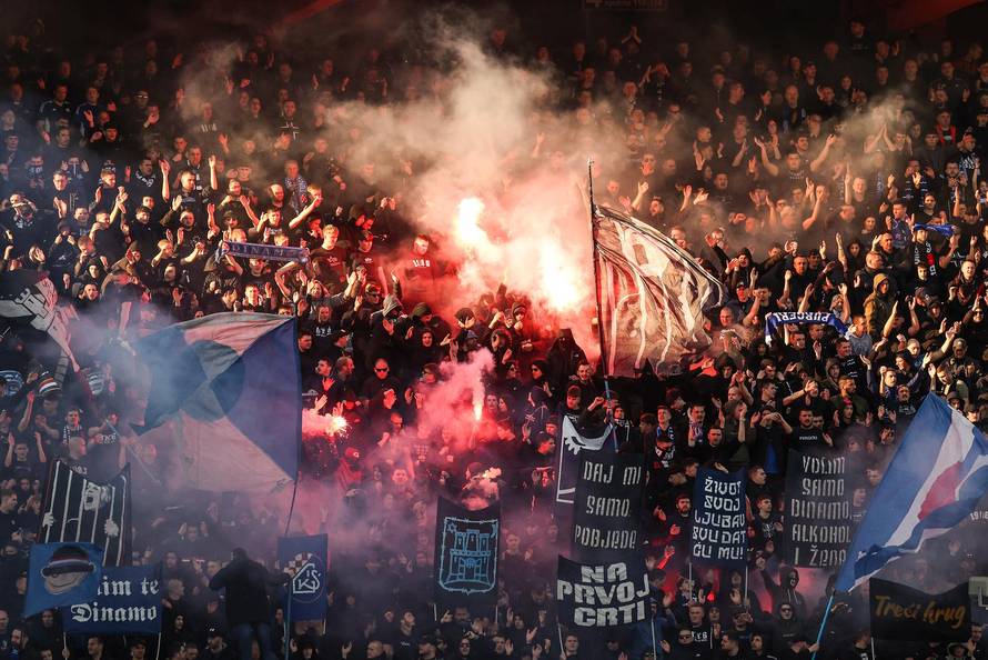 Zagreb: Navijači na tribinama uoči utakmice Dinamo - Hajduk