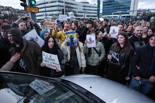 U&Zcaron;IVO Sarajevo na nogama: Tisu&cacute;e  prosvjeduju na ulicama nakon te&scaron;ke tramvajske nesre&cacute;e