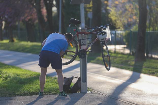 Zagreb: Na Uskrs Jarun privukao veliki broj građana