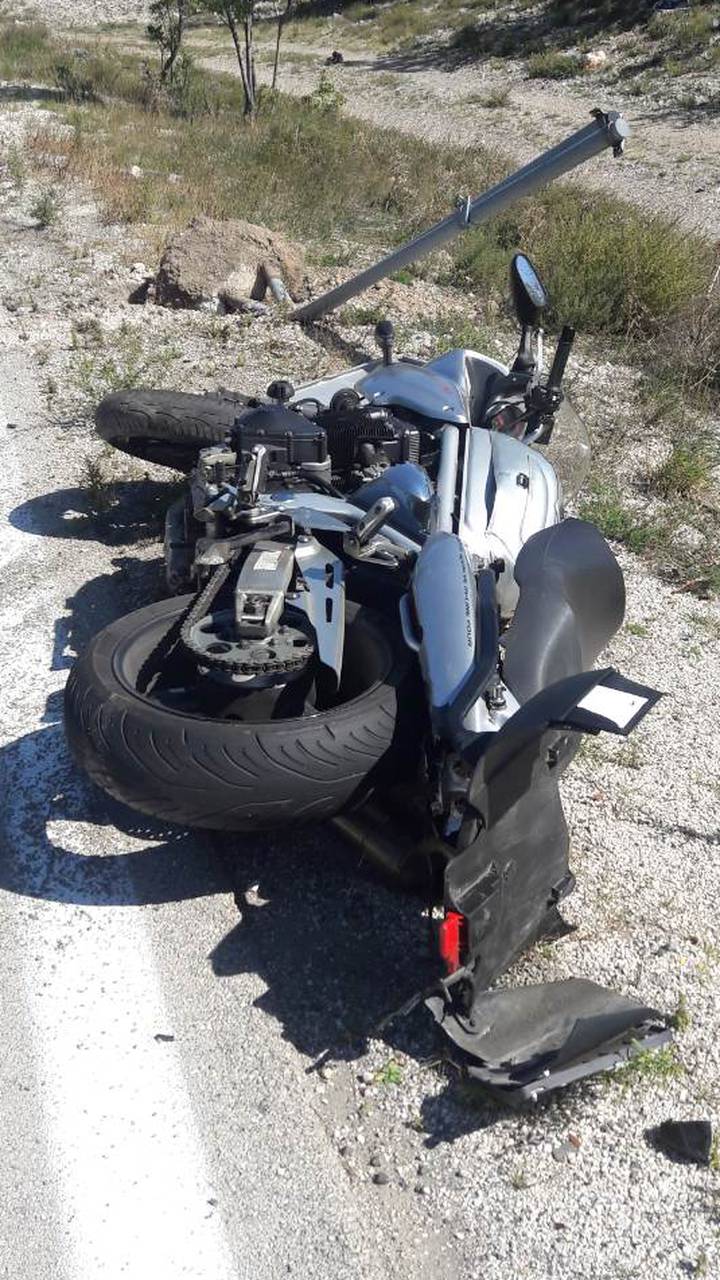 Sudar automobila i motora kod Gračaca: Poginuo motociklist
