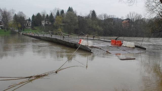 Karlovac: Zbog nabujale Mrežnice zatvoren potonski most