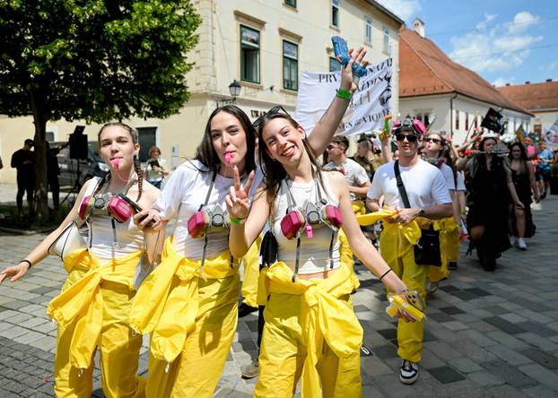 Maturanti u Varaždinu započeli svoj mimohod minutom šutnje za ubijenog Luku (19) iz Drniša