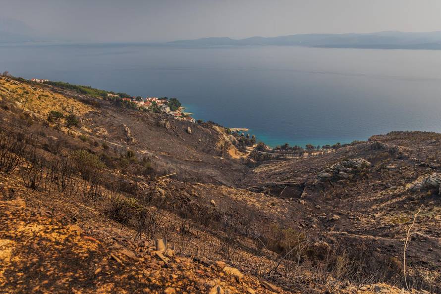 Opožareni Omiš i okolica 