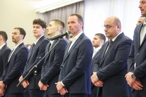 Zagreb: Predsjednik Republike uručio  je odlikovanja Hrvatskoj rukometnoj reprezentaciji
