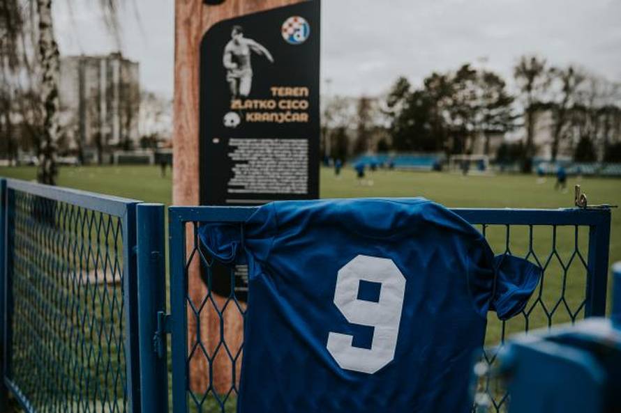 Dinamo pustio u prodaju retro dres iz slavne generacije 1982.