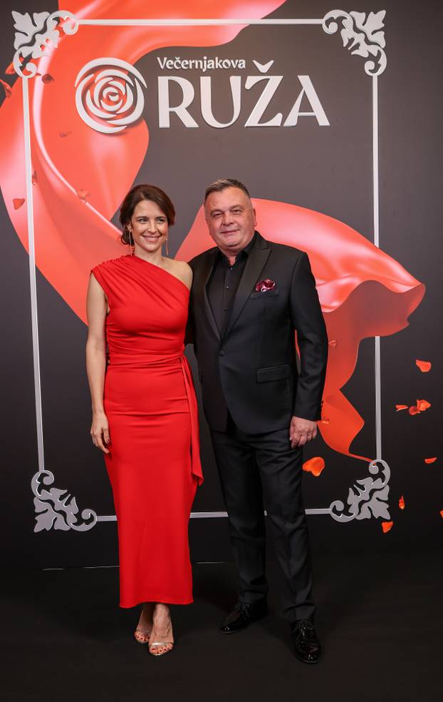 Zagreb: Uzvanici na dodjelu medijske nagrade "Večernjakova ruža" u Hrvatskom narodnom kazalištu